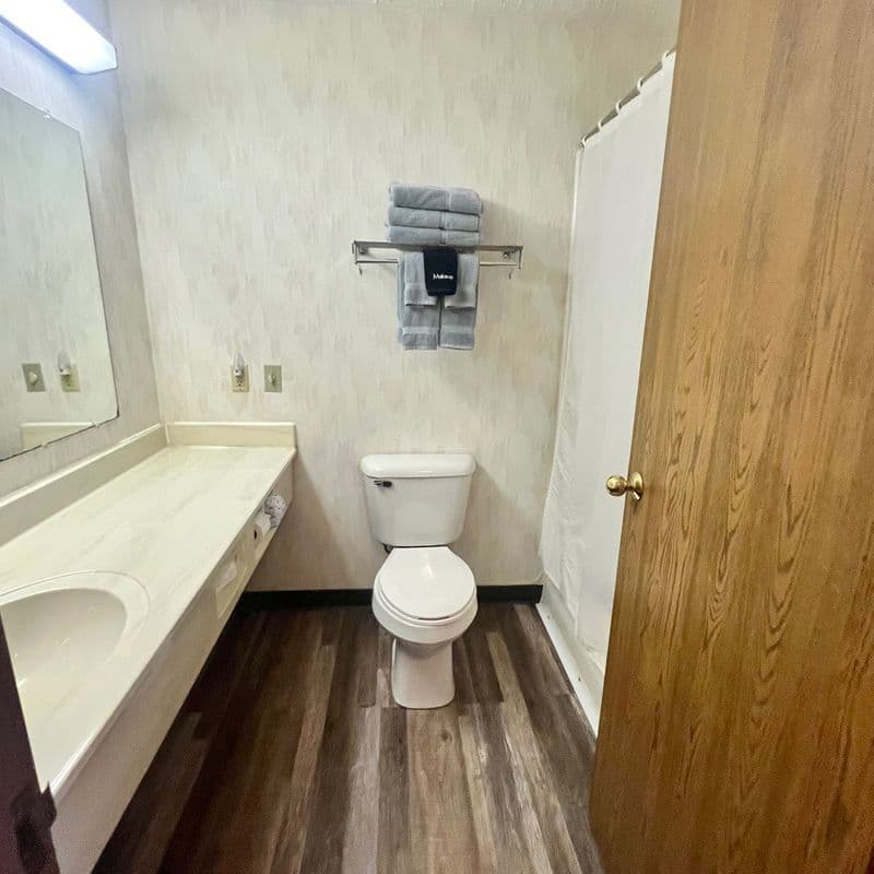 Double Queen Room Bathroom 