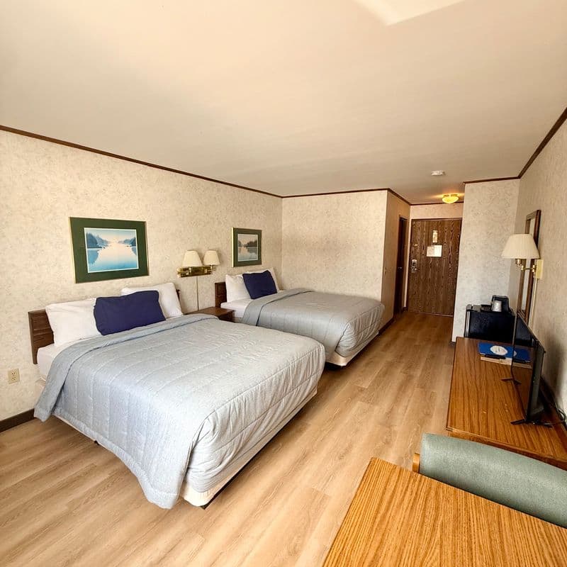 One Queen Bed
