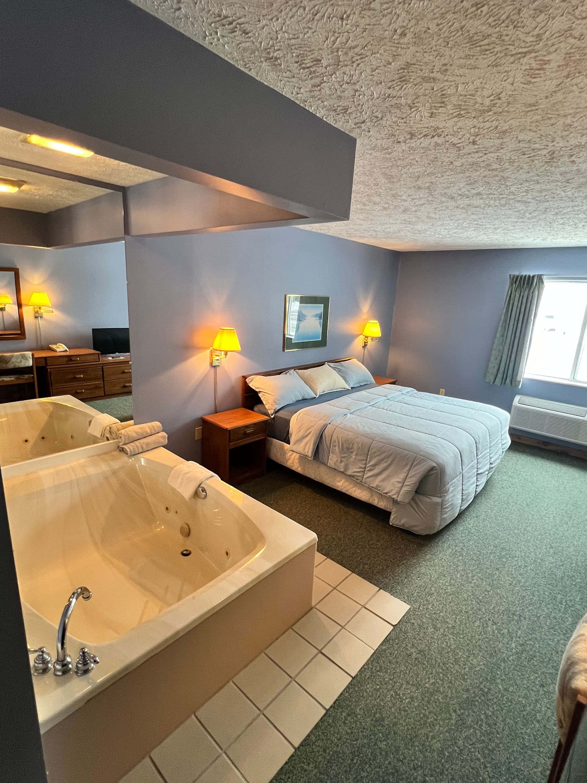 King Jacuzzi Tub