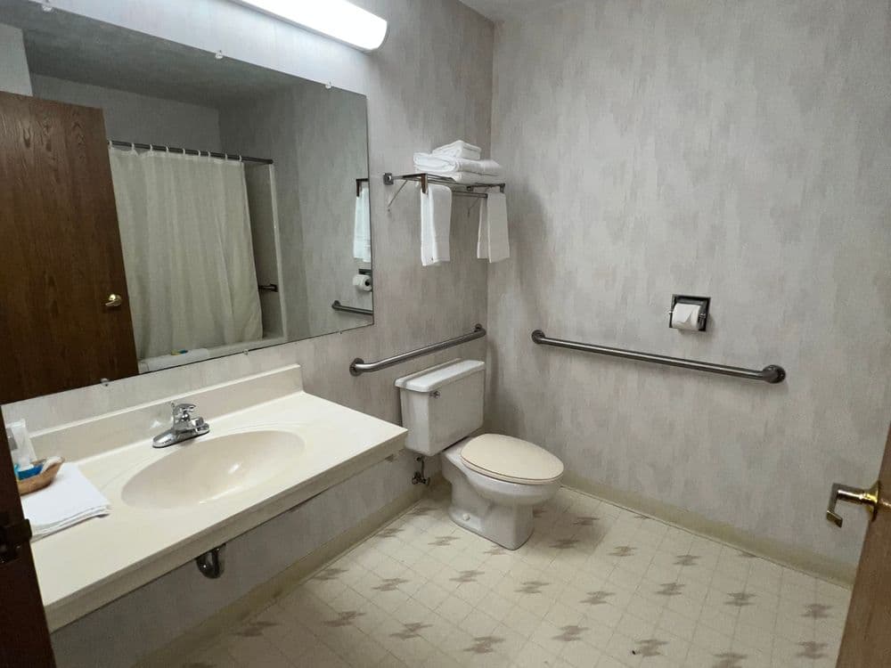 Handicap Access Room photo 2