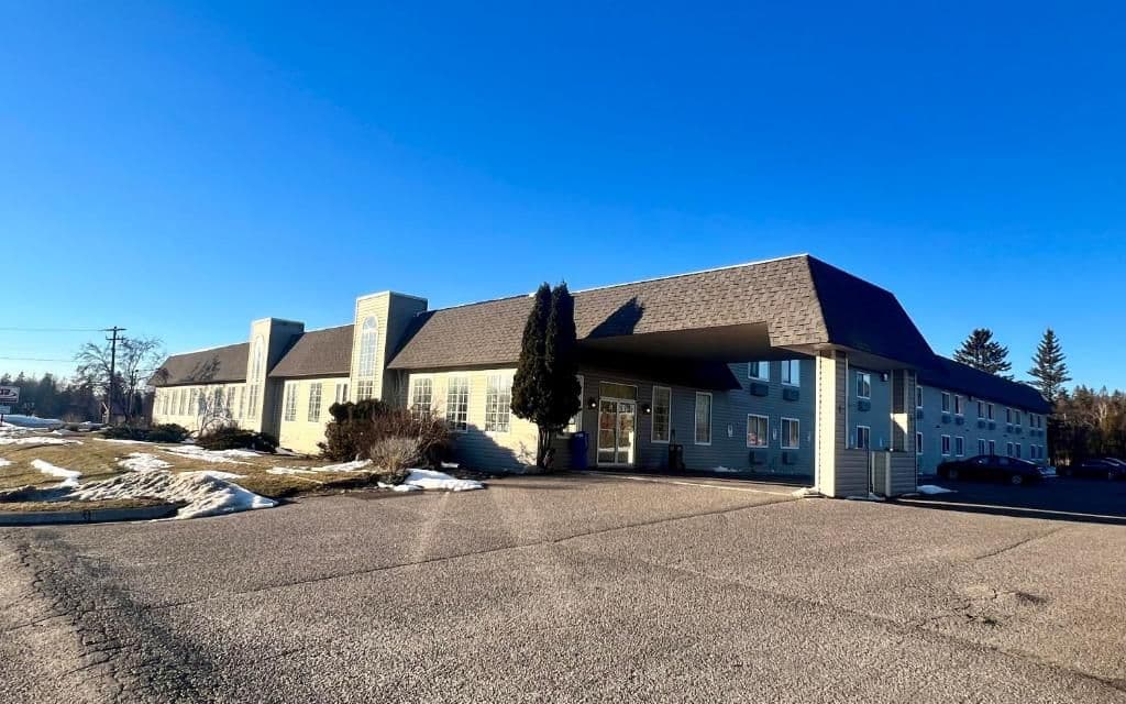 Cedarville Hotel — Les Cheneaux Islands