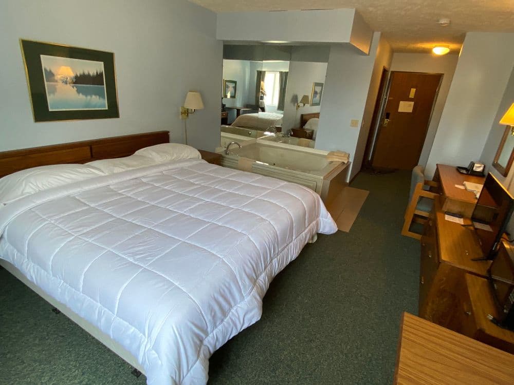 Standard King Bed photo 6